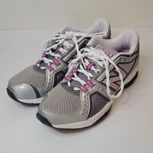 New Balance Women's Silver and Pink Athletic Shoes